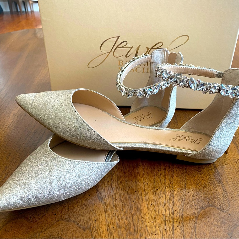 Jewel Bartley Mischka Women’s Cassidy Evening Flat in Gold Glitter